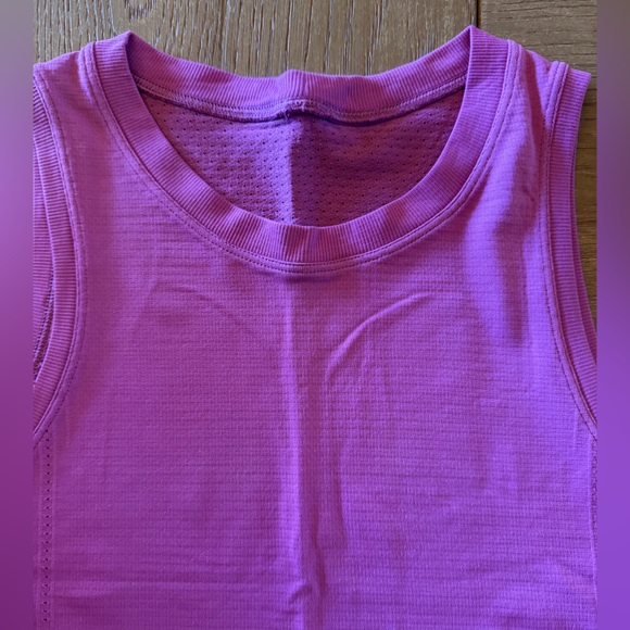 Lululemon muscle tank - Picture 3 of 5